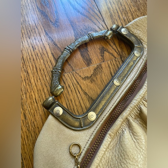 Beauty tan leather vintage hand bag. - Picture 3 of 6